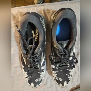 Brooks Urban Black and Gray Sneakers